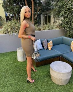 Victoria Waldrip feet photo thumbnail