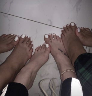 Victoria Waldrip feet photo thumbnail