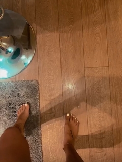 Victoria Waldrip feet photo thumbnail