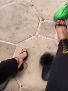 Victoria Waldrip feet photo thumbnail