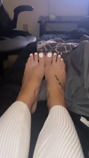 Victoria Waldrip feet photo thumbnail