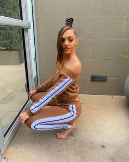 Victoria Waldrip feet photo thumbnail