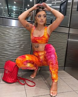 Victoria Waldrip feet photo thumbnail