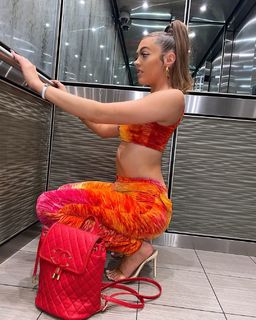 Victoria Waldrip feet photo thumbnail
