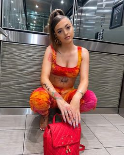 Victoria Waldrip feet photo thumbnail