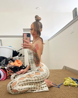 Victoria Waldrip feet photo thumbnail