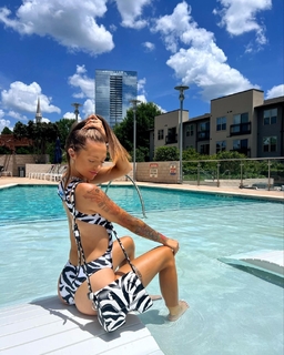 Victoria Waldrip feet photo thumbnail