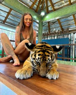 Victoria Waldrip feet photo thumbnail