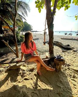 Victoria Waldrip feet photo thumbnail