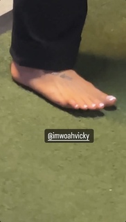 Victoria Waldrip feet photo thumbnail