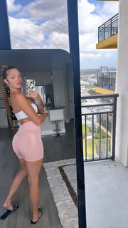 Victoria Waldrip feet photo thumbnail