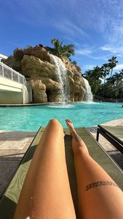 Victoria Waldrip feet photo thumbnail