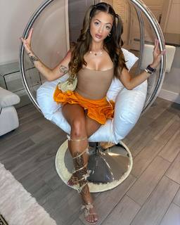 Victoria Waldrip feet photo thumbnail