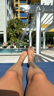 Victoria Waldrip feet photo thumbnail