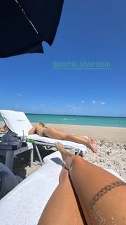 Victoria Waldrip feet photo thumbnail