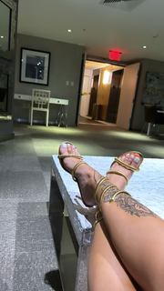 Victoria Waldrip feet photo thumbnail