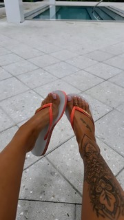 Victoria Waldrip feet photo thumbnail