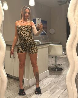 Victoria Waldrip feet photo thumbnail