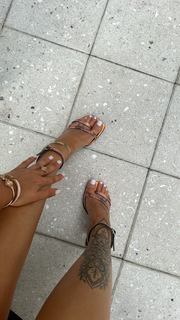 Victoria Waldrip feet photo thumbnail