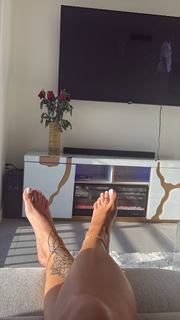 Victoria Waldrip feet photo thumbnail