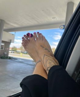 Victoria Waldrip feet photo thumbnail