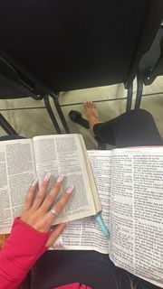 Victoria Waldrip feet photo thumbnail