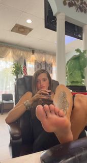 Victoria Waldrip feet photo 3