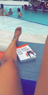 Vida Guerra feet photo thumbnail