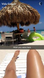 Vida Guerra feet photo thumbnail