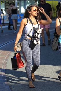Vida Guerra feet photo thumbnail