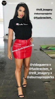 Vida Guerra feet photo thumbnail