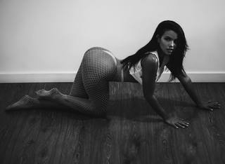 Vida Guerra feet photo thumbnail