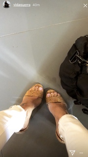 Vida Guerra feet photo thumbnail