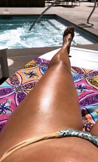 Vida Guerra feet photo thumbnail