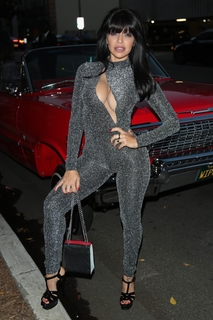Vida Guerra feet photo thumbnail