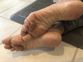 Vida Guerra feet photo thumbnail