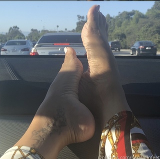 Vida Guerra feet photo thumbnail