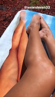 Vida Guerra feet photo thumbnail