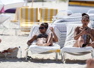 Vida Guerra feet photo thumbnail