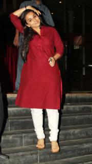 Vidya Balan feet photo thumbnail