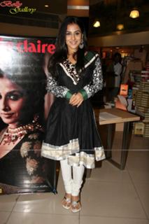 Vidya Balan feet photo thumbnail