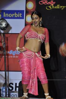Vidya Balan feet photo thumbnail