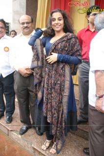 Vidya Balan feet photo thumbnail