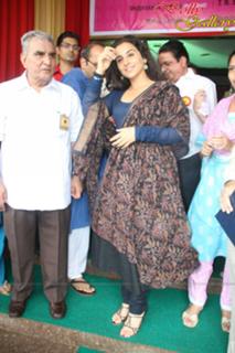 Vidya Balan feet photo thumbnail