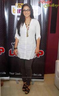 Vidya Balan feet photo thumbnail
