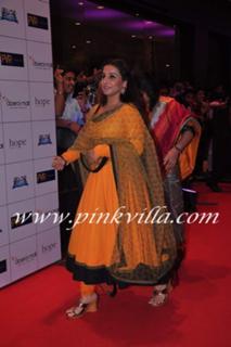 Vidya Balan feet photo thumbnail