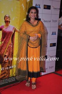 Vidya Balan feet photo thumbnail