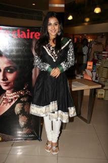 Vidya Balan feet photo thumbnail