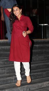 Vidya Balan feet photo thumbnail