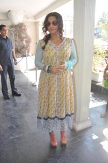 Vidya Balan feet photo thumbnail